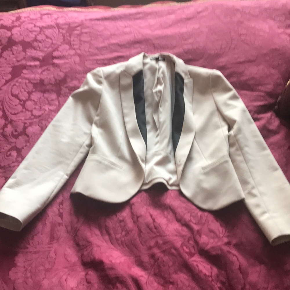 Light pink tailored blazer with black lapel